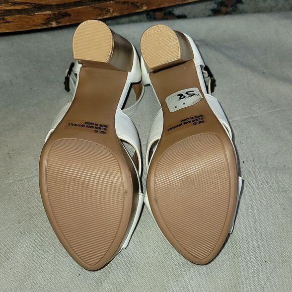 Beautiful Like New Charlotte Russe White Sandal 5" Heels! - Picture 6 of 12